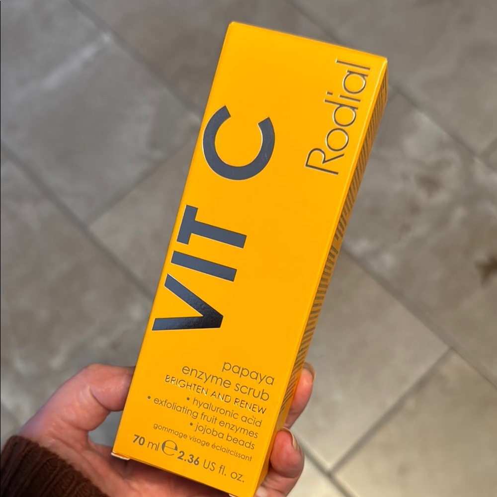 Rodial Vit C Papaya Enzyme Scrub